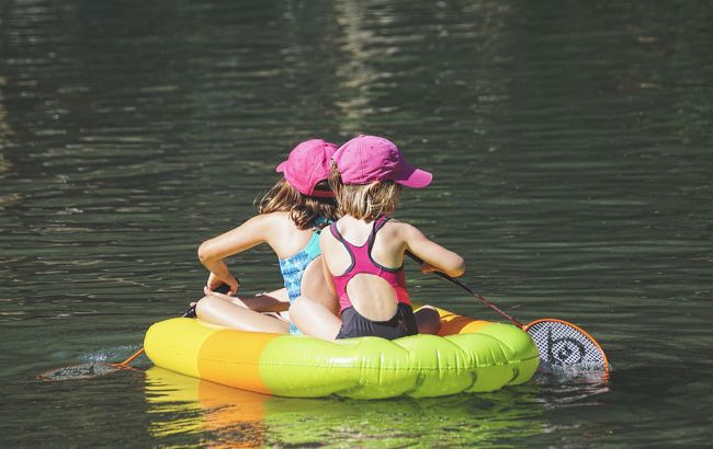 Не залишайте дітей без нагляду біля води! Ці правила врятують життя дитини