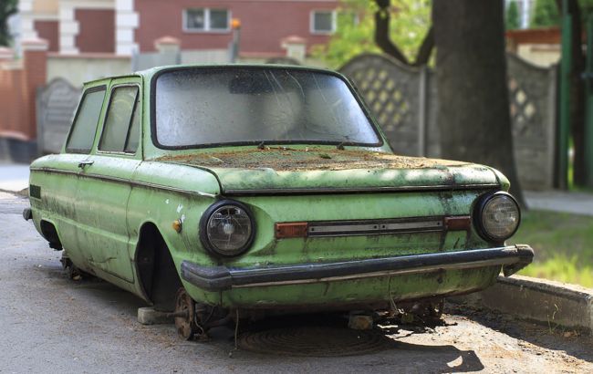 По Киеву ездит "жесткий" Запорожец, который своим видом удивил сеть