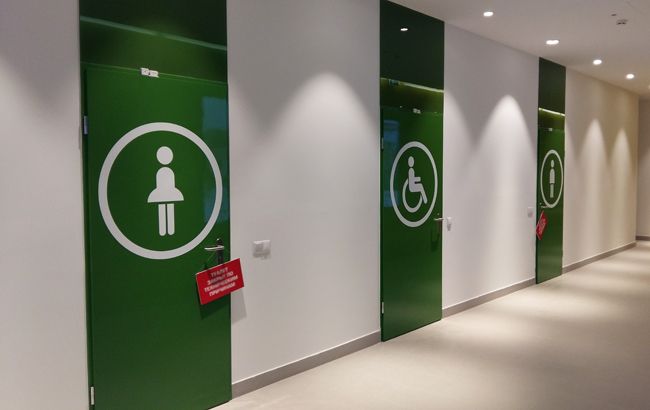 Большие супермаркеты обязали установить туалеты