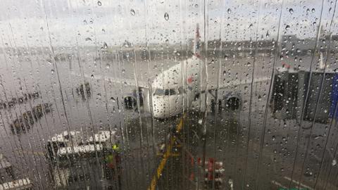 Американські авіакомпанії відновлюють польоти до трьох міст України