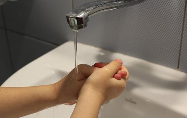 "Фрукти мити, нігті не гризти": батькам розповіли, як уберегти дітей від хвороб (фото)