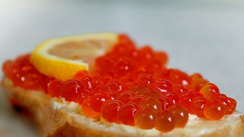 В Україні різко зросла ціна на червону ікру: названа причина