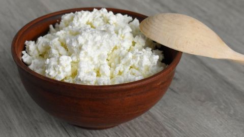 На прилавки українських магазинів потрапив небезпечний сир: хто виробник