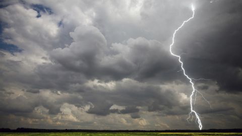 На Украину надвигаются грозы и сильный ветер