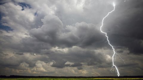 Синоптики шокували прогнозом на вихідні: яким областям не пощастить (фото)