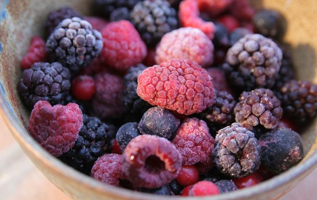 Вітаміни взимку: українцям розповіли, як правильно заморожувати овочі та фрукти (відео)