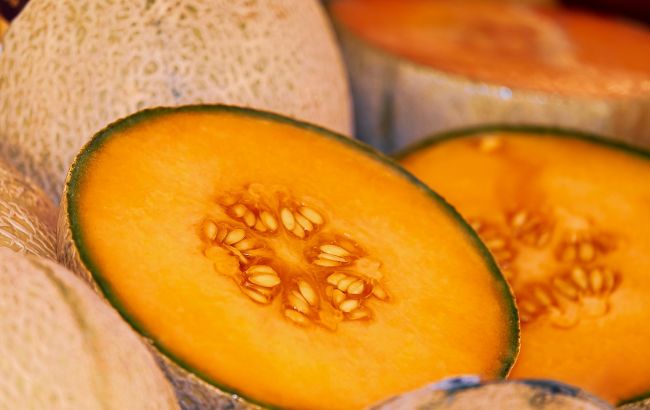 Врачи рассказали, кому строго запрещено есть дыню