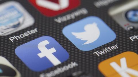 Карикатурист показал запрет соцсети Facebook в России