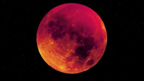 Кровавое Суперлуние: редкое зрелищное явление показали на видео и фото