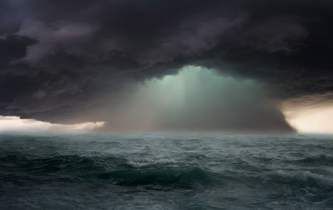 На Черное и Азовское моря надвигается шторм