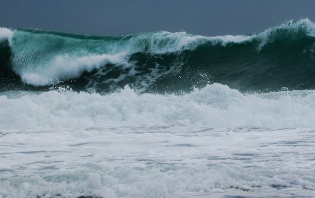 В акваториях Черного и Азовского морей объявлено штормовое предупреждение
