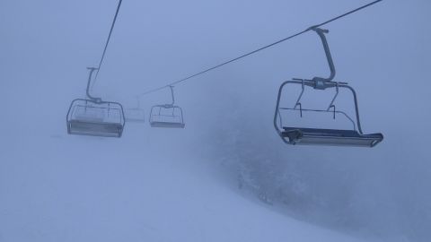 Карпати наприкінці квітня засипає снігом: у горах вдарив мороз