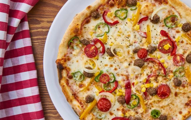 Шеф-кухар поділився секретом ідеального тіста для піци: буде як у ресторані