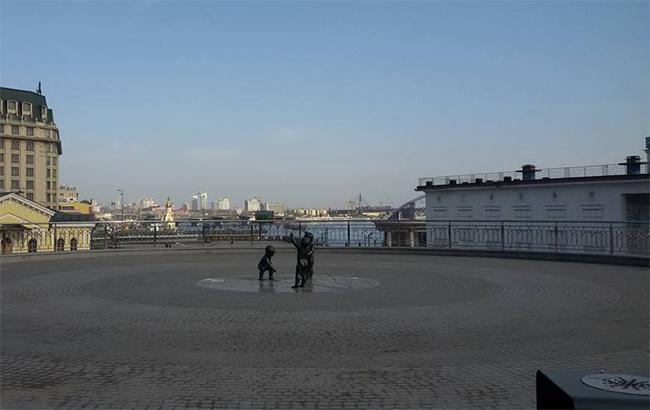 В Киеве семейная пара украла фрагмент архитектурного памятника