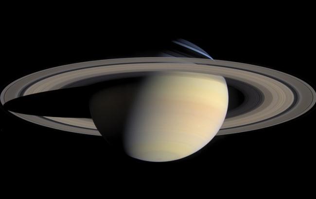 Cassini показал "пропеллеры" в кольцах Сатурна