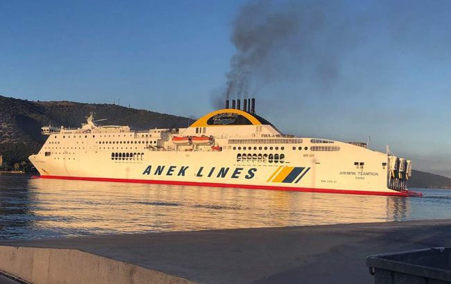 В Греции из-за пожара на пароме эвакуировали более 500 пассажиров