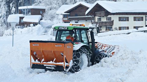 В результате сильных снегопадов в Германии пострадали 9 человек