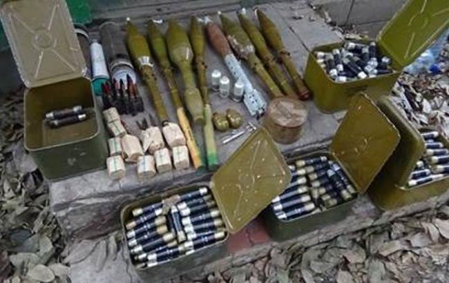 СБУ обнаружила в Марьинке тайник с боеприпасами