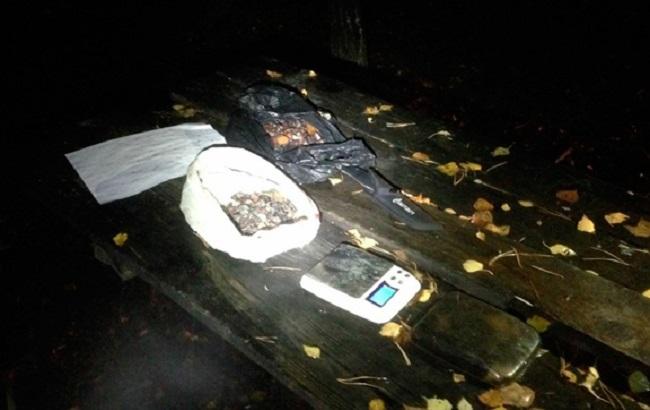 В Житомирской области полицейские задержали скупщиков янтаря
