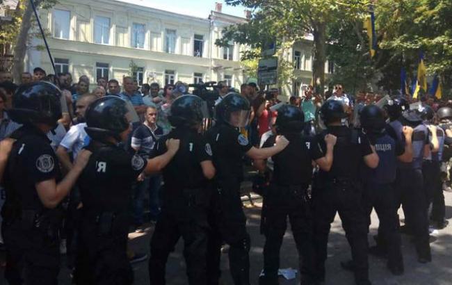 В Одесі стався конфлікт біля будівлі обласної прокуратури