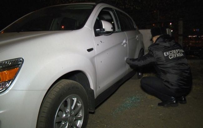 В Киеве на автостоянке ночью произошел взрыв, повреждены 3 машины