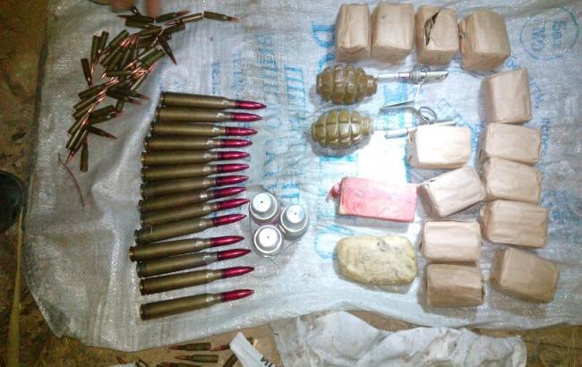 СБУ обнаружила тайник с боеприпасами в Донецкой обл