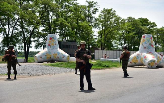 На блокпостах Донецкой области на лето увеличено число полицейских