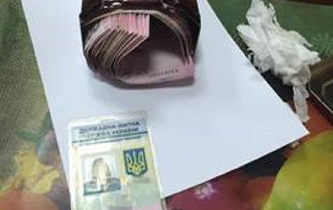 СБУ затримала на хабарах посадовців митниці та виконавчої служби