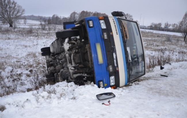 В Сумской области перевернулся рейсовый автобус