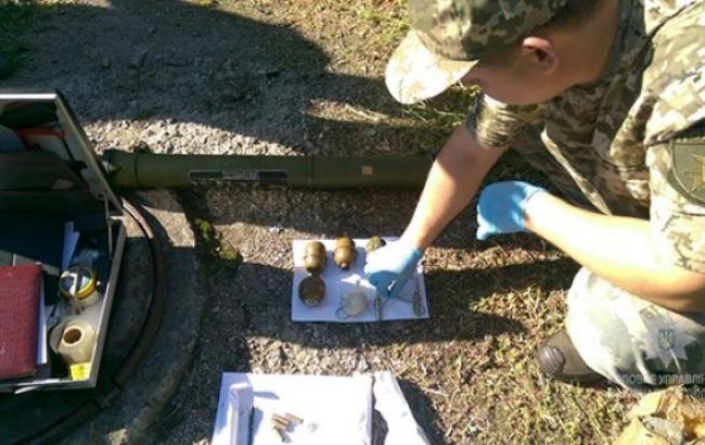 У Дніпрі виявили арсенал зброї в каналізаційному колодязі