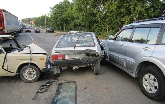 В Хмельницкой области в ДТП столкнулись три авто, травмированы 3 человека