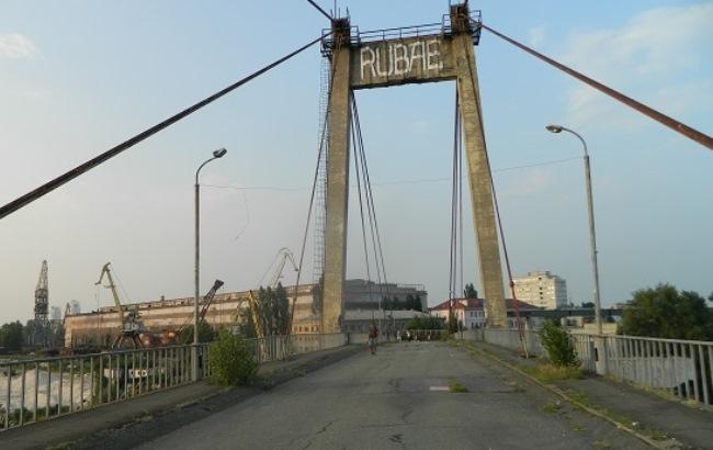 В Киеве парень упал с моста из-за селфи