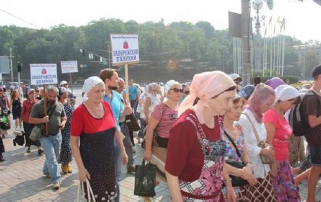 Полиция заявила об изъятии холодного оружия у участников крестного хода в Киеве