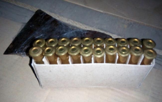 Правоохоронці виявили боєприпаси в відділенні експрес-доставки вантажів у Донецькій області