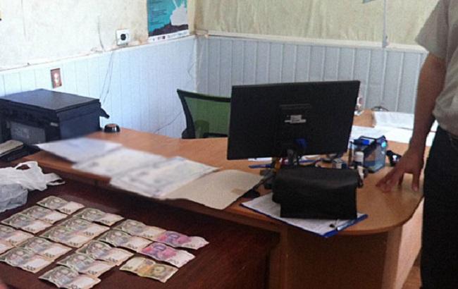 В Запорожской области на взятке задержали работника РГА