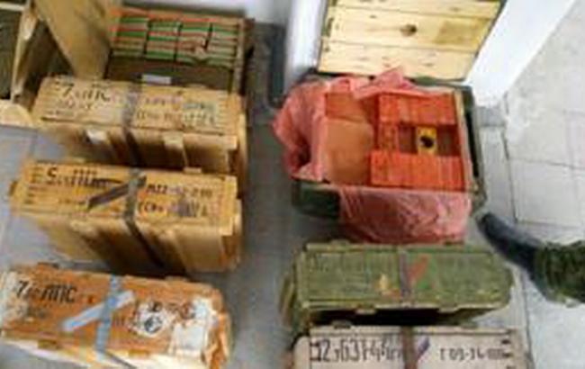 СБУ знайшла великий арсенал зброї та боєприпасів у Сєвєродонецьку