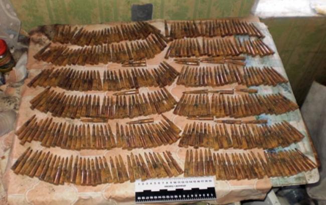 Правоохоронці виявили чергову схованку з боєприпасами у Донецькій обл