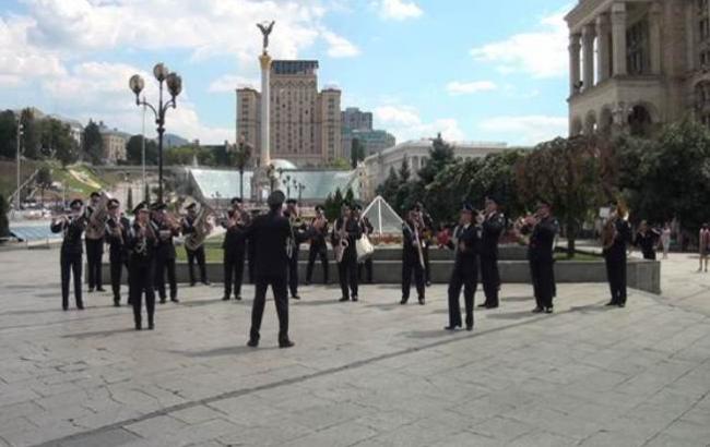"Все буде добре": оркестр полицейских исполнил песню "ОЕ"