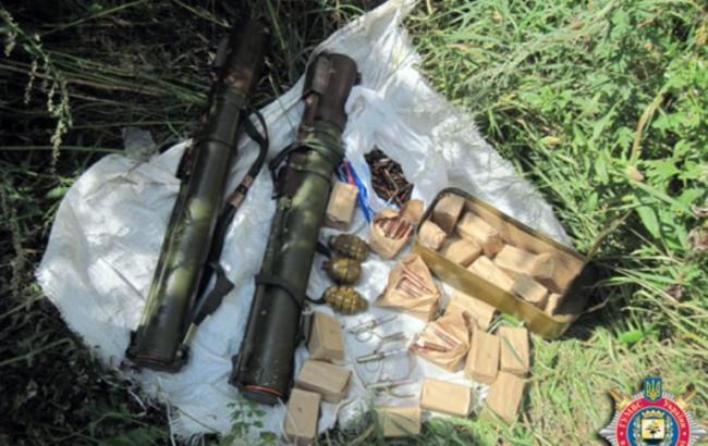 В Марьинке правоохранители изъяли тайник с крупной партией боеприпасов