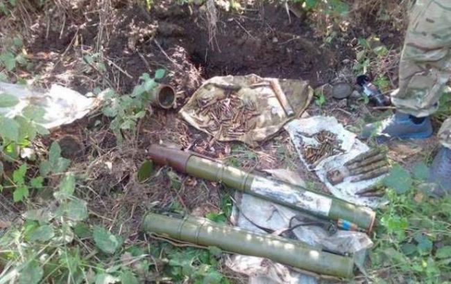 В Донецкой обл. СБУ обнаружила тайник с гранатометами и боеприпасами