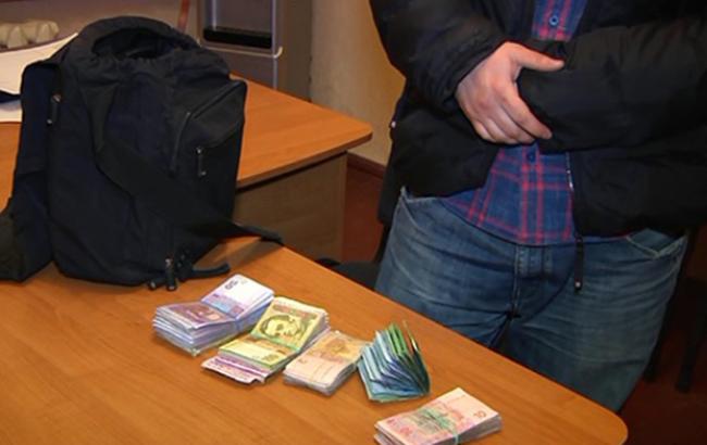 В Днепропетровске мужчина ограбил автозаправку с помощью зажигалки