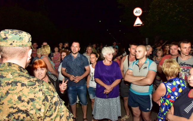 У Торецьку протестуючі блокували пересування військової техніки