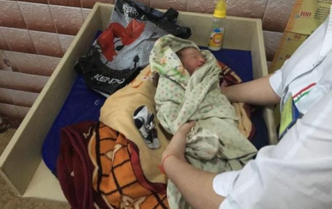 У лікарню під Донецьком підкинули немовля в пакеті