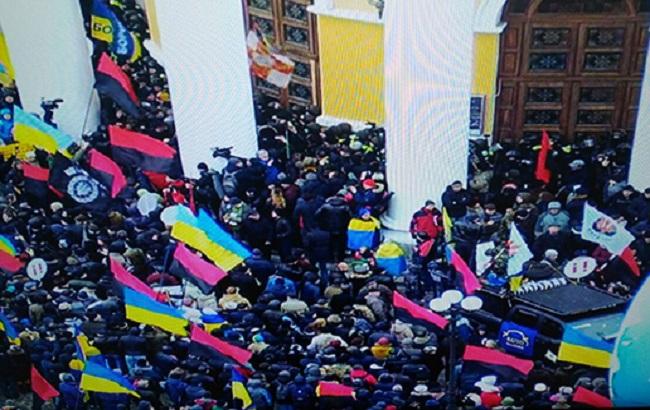 Мітинг у Києві: в поліції розповіли подробиці конфлікту під Жовтневим палацом