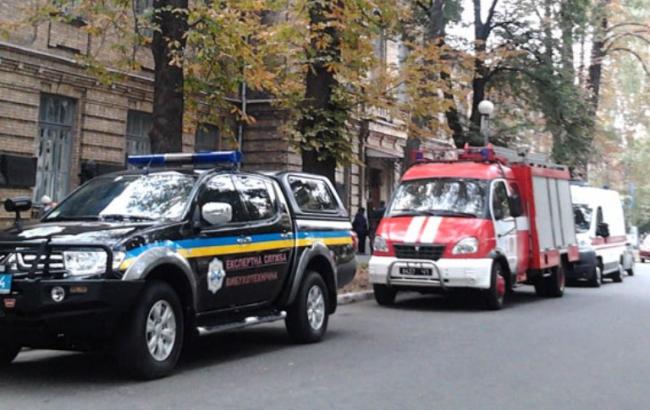 Правоохоронці перевіряють повідомлення про мінування вишу у Полтаві