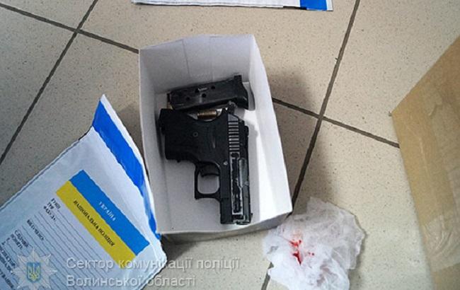 В Луцке полицейские со стрельбой задержали вооруженных злоумышленников