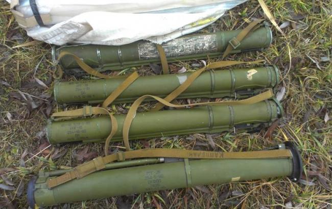 СБУ обнаружила тайник с противотанковыми гранатометами и взрывчаткой в Луганской области