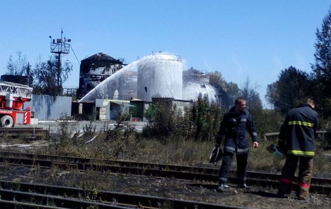 Пожежа на нафтобазі під Києвом: горіння ємностей вже немає, - ДСНС