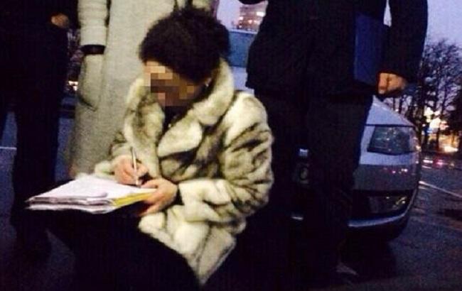 В Киеве на взятке задержали чиновника Оболонской РГА