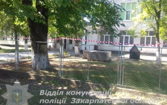 На Закарпатье шестиклассник решил пошутить и "заминировал" школу